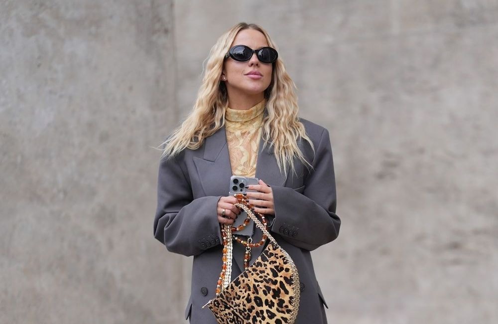 Cet automne, le sac à imprimé animal s'impose comme l'accessoire must-have