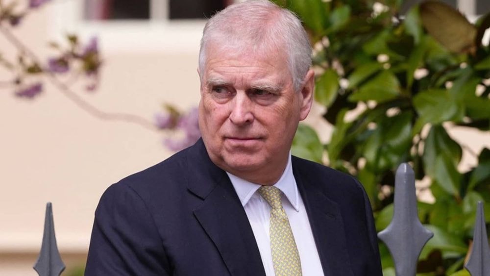 Famille Royale : l’ex-prince Andrew interpellé le jour de ses 66 ans, découvrez les images de son arrestation spectaculaire à Sandringham ! ⤵️