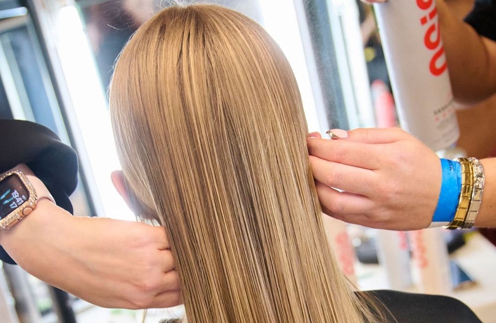 Dangers du lissage brésilien : quelles alternatives pour des cheveux lisses sans risque ?