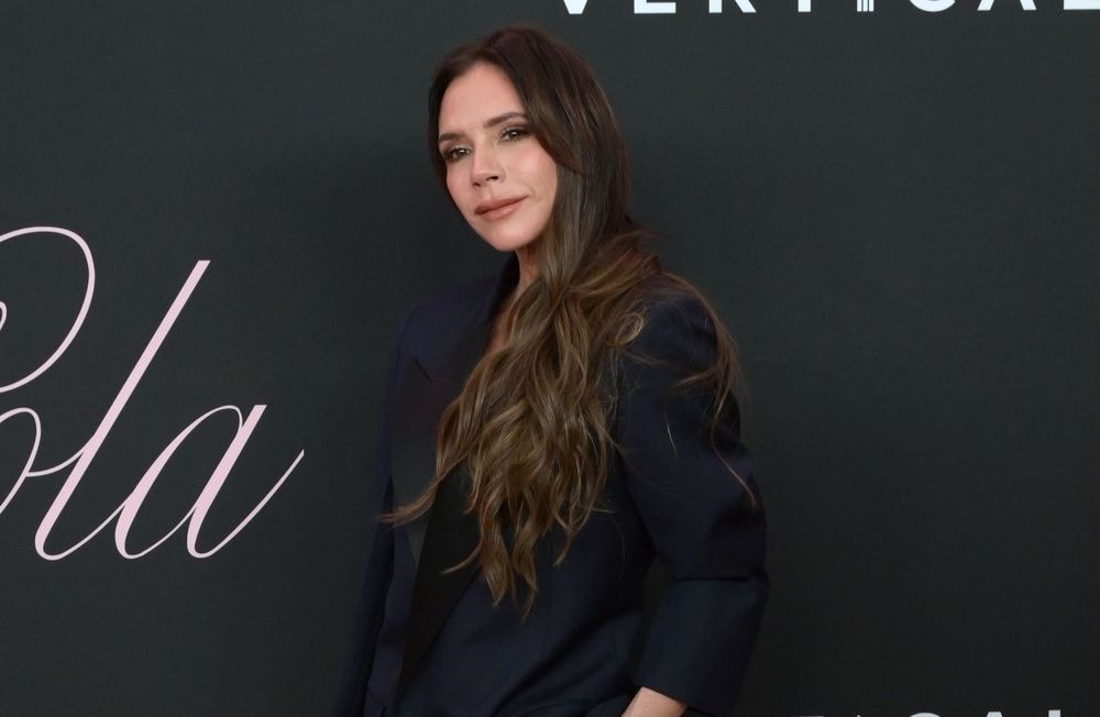 « Not Such an Innocent Girl » de Victoria Beckham atteint la première place des charts, 23 ans plus tard, sur fond de tensions entre Brooklyn et Nicola