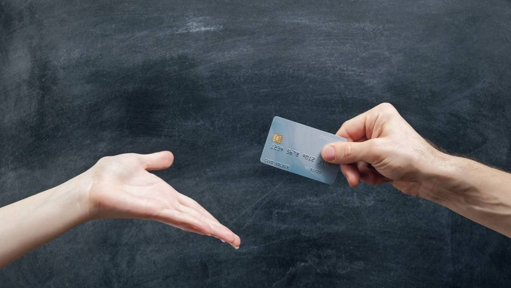Banque : « Je suis interdit bancaire, est-ce que je peux avoir une carte bleue ? »