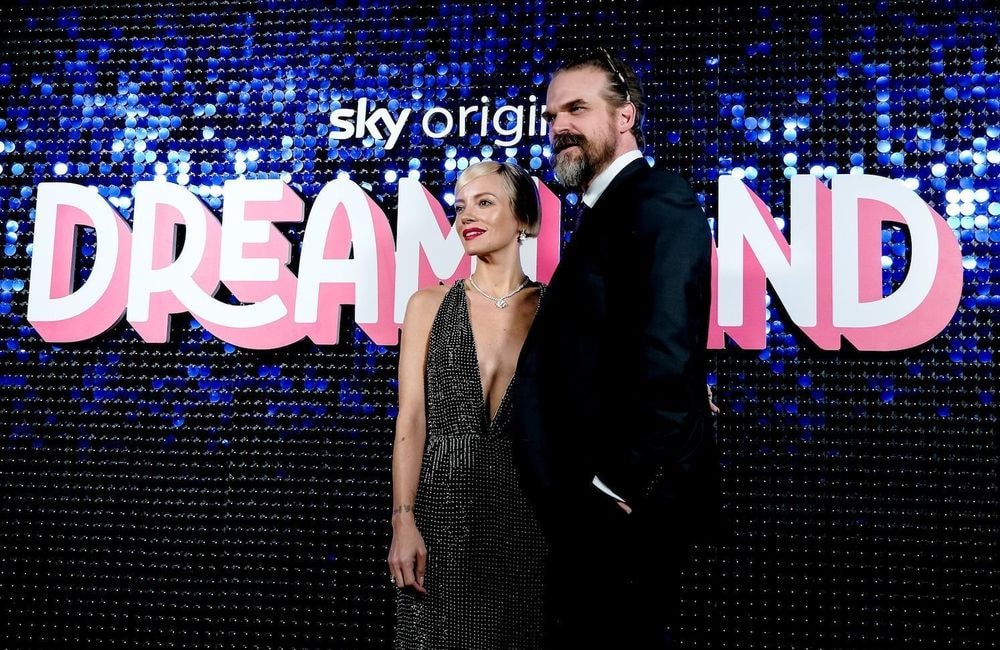 David Harbour évoque pour la première fois l’album de son ex-femme Lily Allen portant sur leur mariage