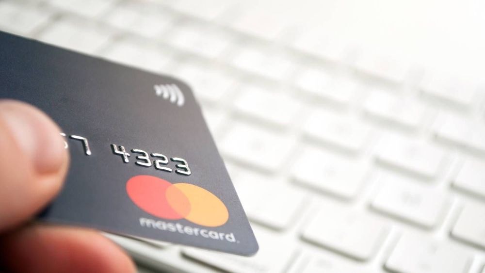 Dans quelle banque la carte World Elite Mastercard est-elle la moins chère en 2026 ?