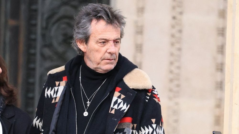 Jean-Luc Reichmann en larmes en évoquant la mort de Rolland Courbis : “C’était un membre de ma famille”