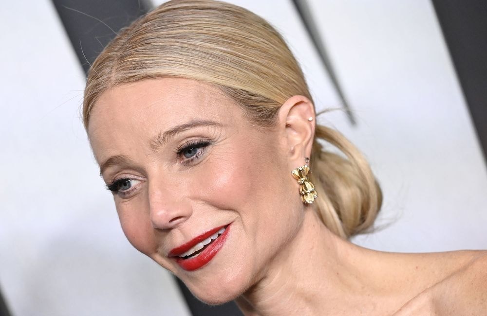 Gwyneth Paltrow adopte à son tour la « red lip theory », ce make-up anti-âge populaire sur les réseaux