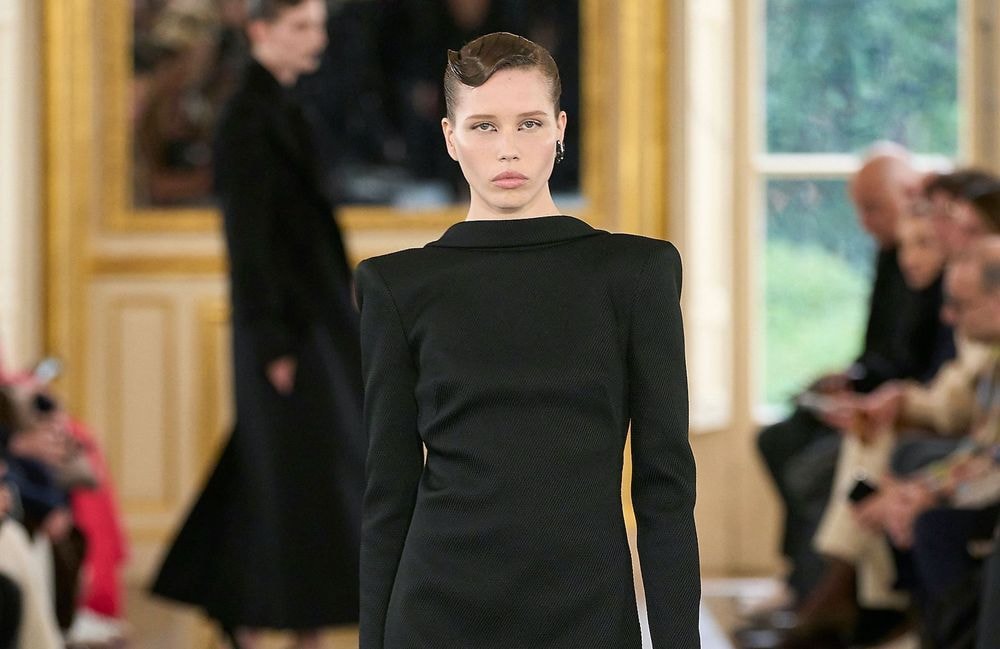 Élégante et intemporelle, voici la robe que l’on ne quittera pas cet automne