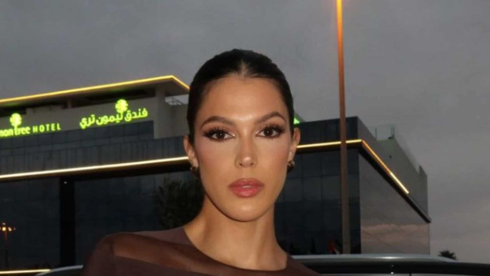 Iris Mittenaere : après avoir annoncé sa rupture avec Diego El Glaoui, elle s'affiche en maillot de bain à la plage et met le feu à la Toile !