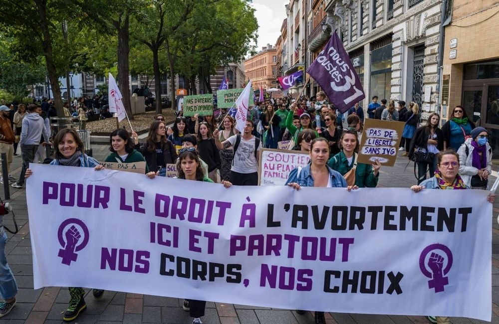 Accès à l'IVG : ce que le texte voté au Parlement européen va changer pour les femmes