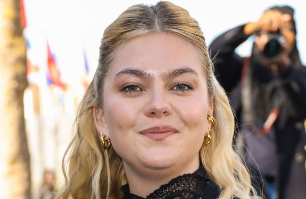 Fashion Week : Louane dévoile une coiffure qui fait l’unanimité auprès de ses fans