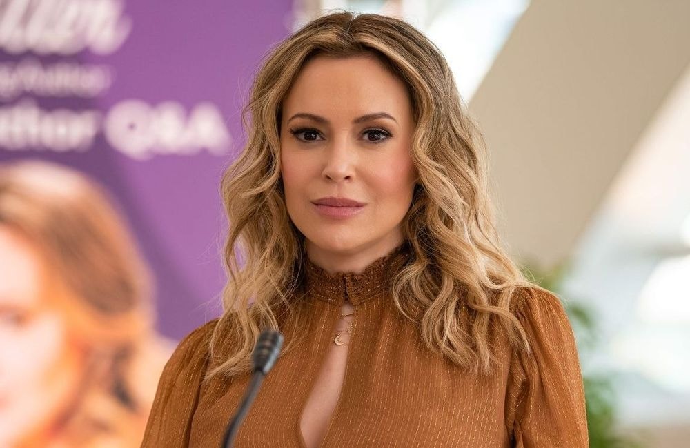 « Trop tôt, trop injuste » : Alyssa Milano dévastée par la mort de l’acteur Julian McMahon