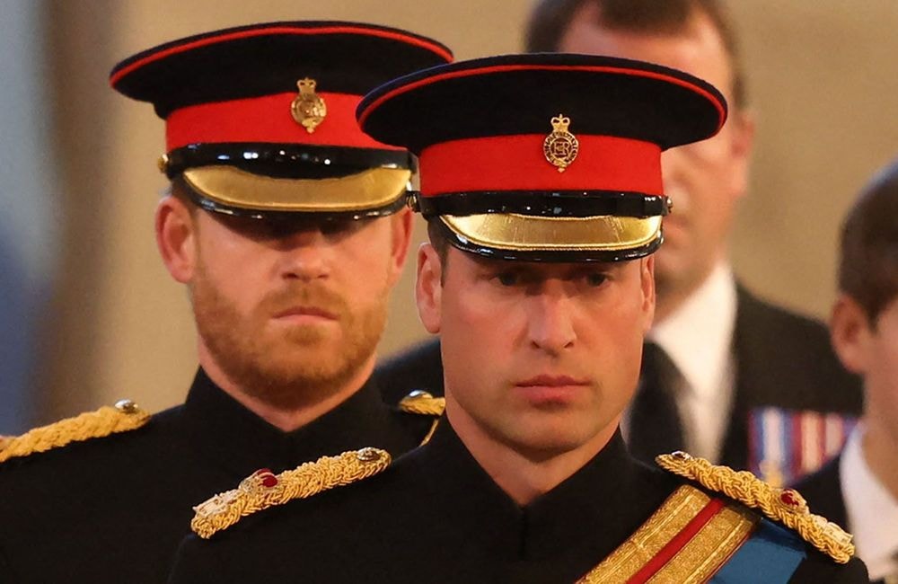 Prince William en guerre contre son frère Harry : ce geste qui pourrait le faire « exploser »