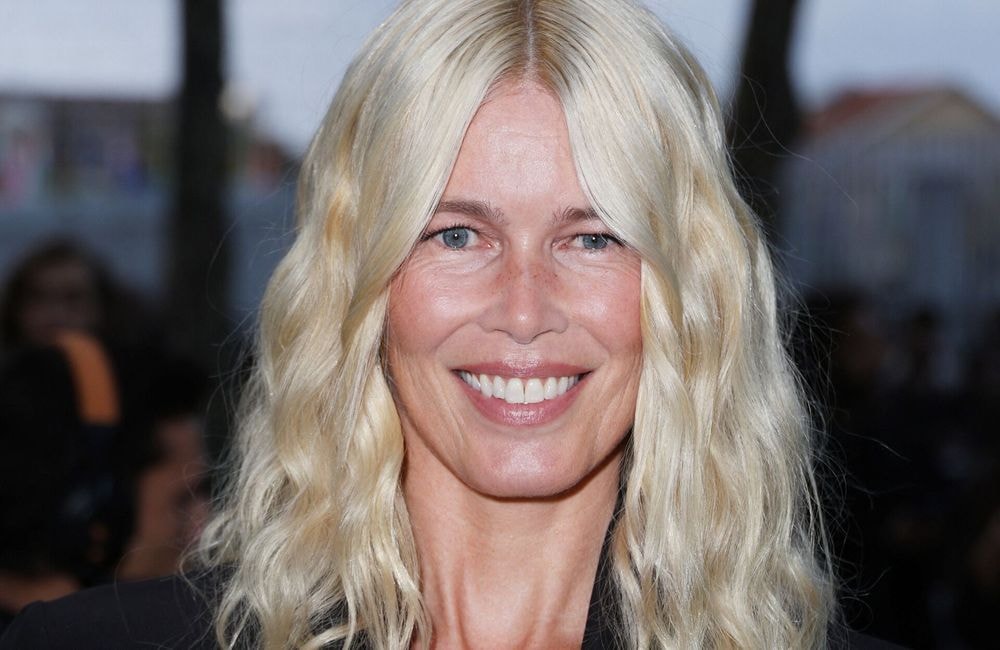 Le blond de Claudia Schiffer est la coloration anti-âge à adopter dès 50 ans