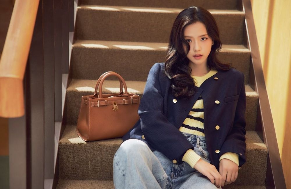 Best of mode de la semaine : Jisoo pose pour Tommy Hilfiger, un cabas désirable signé Sézane x Cahu...
