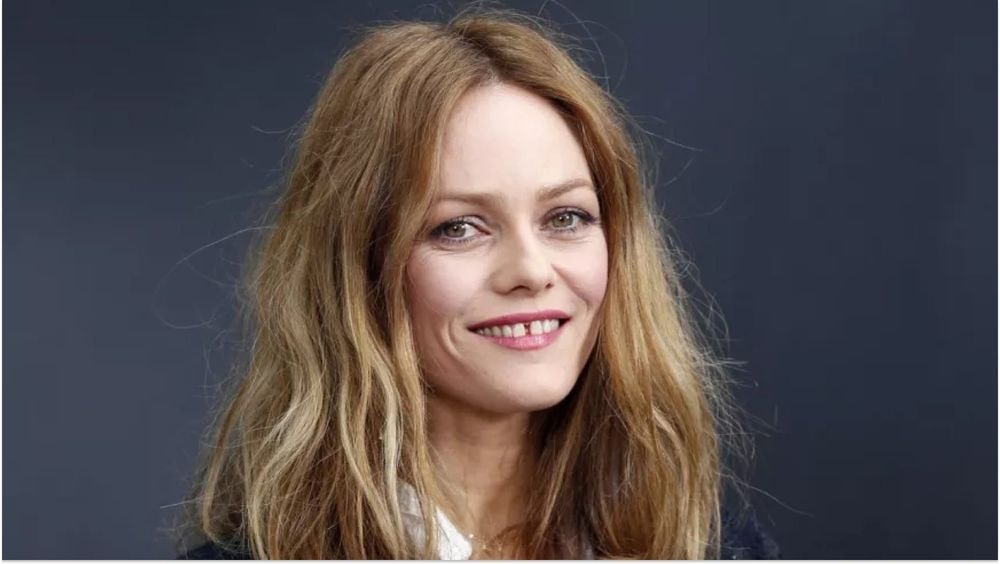 Vanessa Paradis : la maison de son enfance, un grand domaine situé près de Paris, vendue aux enchères pour un prix dérisoire