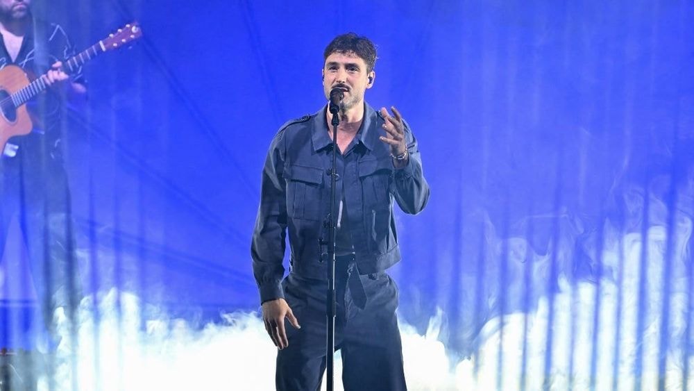 Jérémy Frérot : terrible intoxication alimentaire, "des bassines sur chaque côté de la scène", son concert vire au fiasco