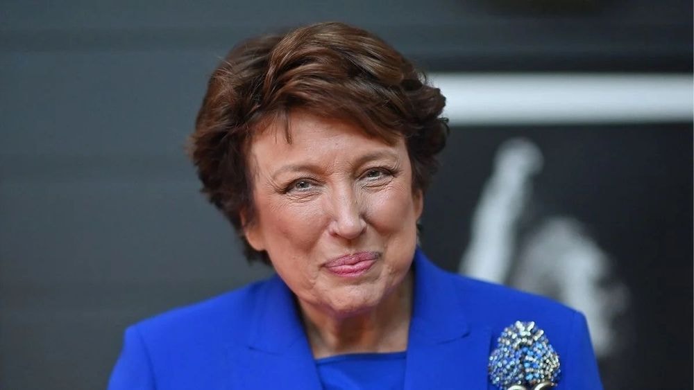 "Des boules en or" : Roselyne Bachelot évoque sa folle anecdote avec le couple Macron