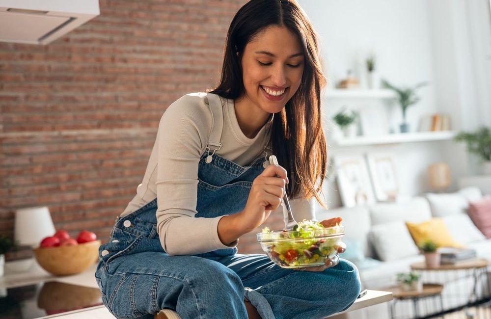 Consommé tous les jours, ce légume joue un rôle clé dans l’équilibre hormonal selon une nutritionniste