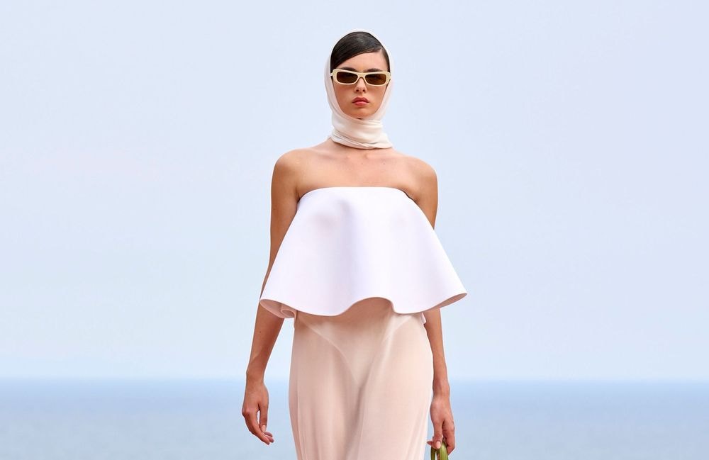Deva Cassel : la fille de Monica Bellucci envoûte le podium de Jacquemus à Capri