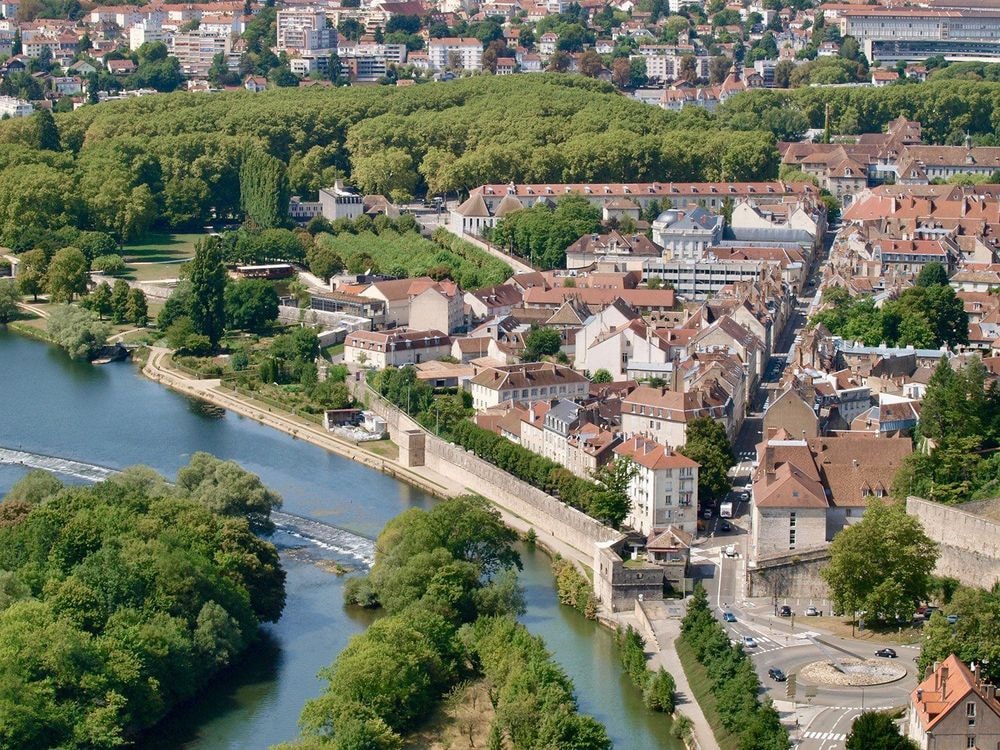 Immobilier à Besançon : une hausse contrastée du marché en décembre 2025
