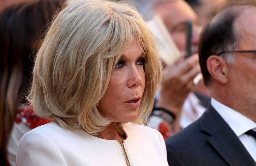 Rumeur transphobe : Brigitte Macron va devoir prouver qu’elle est une femme