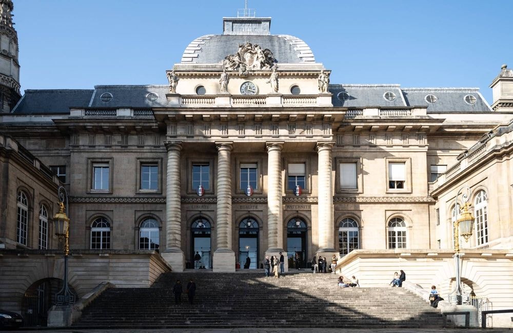 Procès des trois « revenantes » du groupe État islamique : des condamnations de 10 à 13 ans de prison