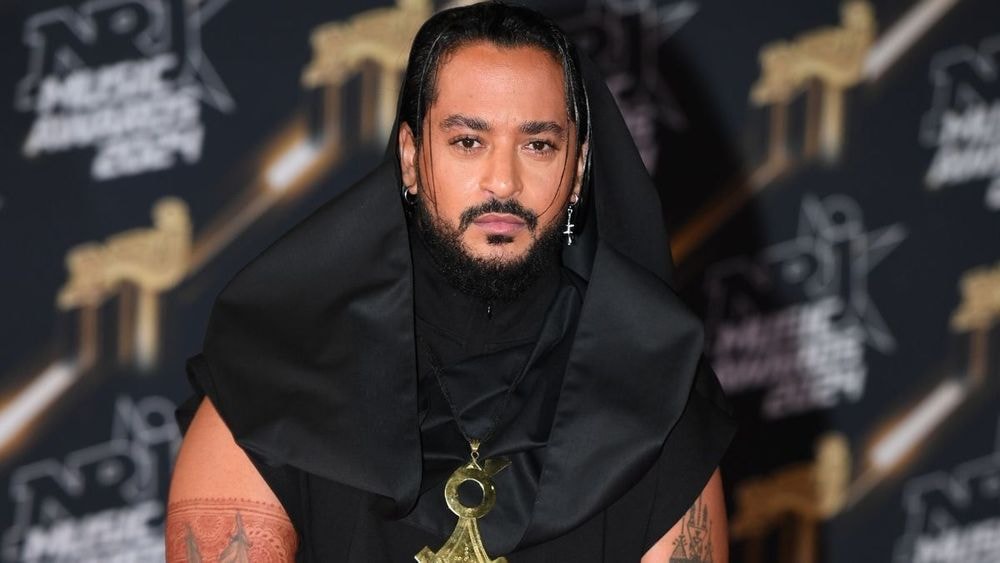 Slimane interrompt son concert et passe un message lourd de sens : "À propos de..."