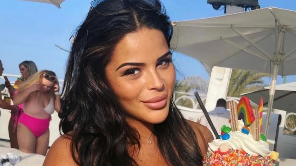 Sarah Fraisou : en couple avec un footballeur ? Une grosse info vient de tomber !