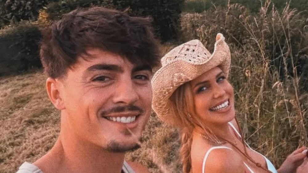 Adixia : elle annonce sa rupture avec Simon !