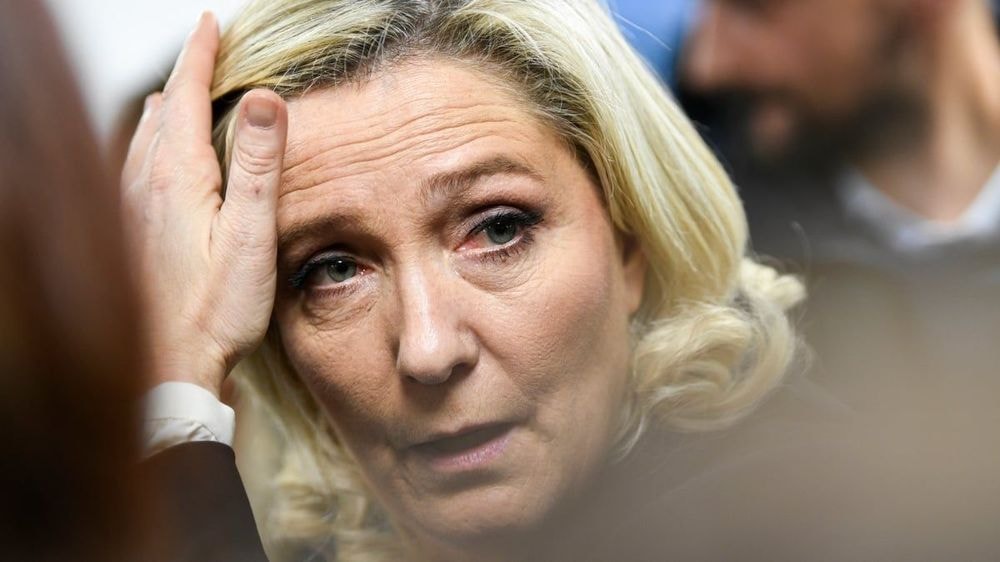 Marine Le Pen amochée : violente altercation avec sa sœur Yann qui s'est soldée par un "coquard", le récit choc d'une scène lunaire