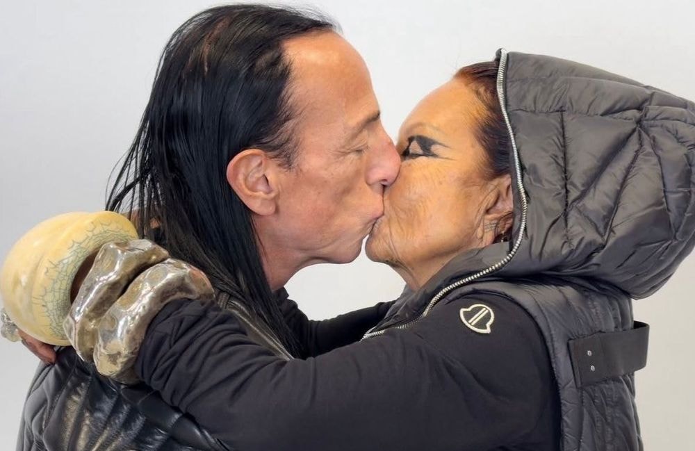 Baisers fougueux et intimité brute : Rick Owens et Michèle Lamy embrassent tout le monde pour leur campagne avec Moncler