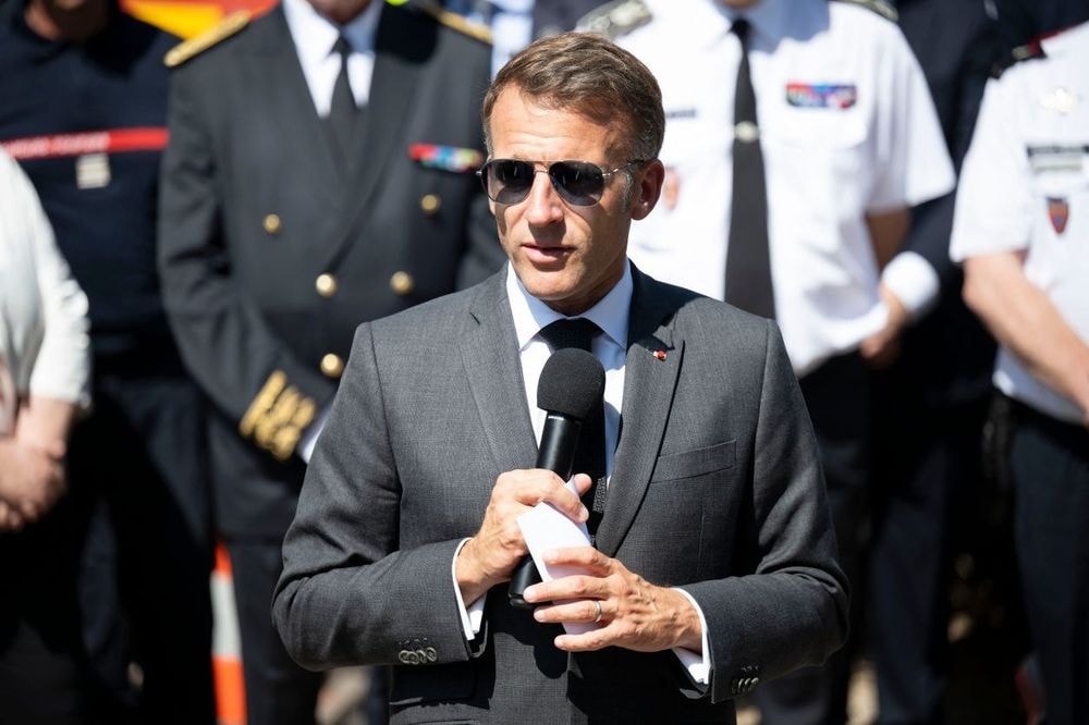 Emmanuel Macron converti à cette religion : ce choix qu'il a fait "contre l'avis de son père extrêmement hostile"