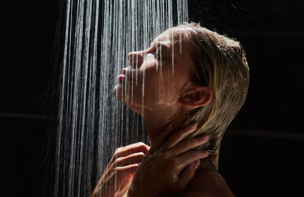 Cette drôle de façon de prendre votre douche peut vous aider à vous endormir plus rapidement