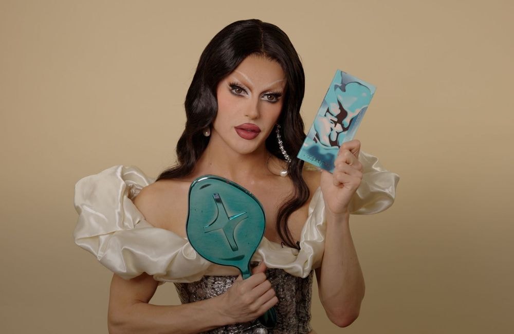 Comment reproduire le make-up de Jenna Ortega par Kam Hugh (Drag Race France)