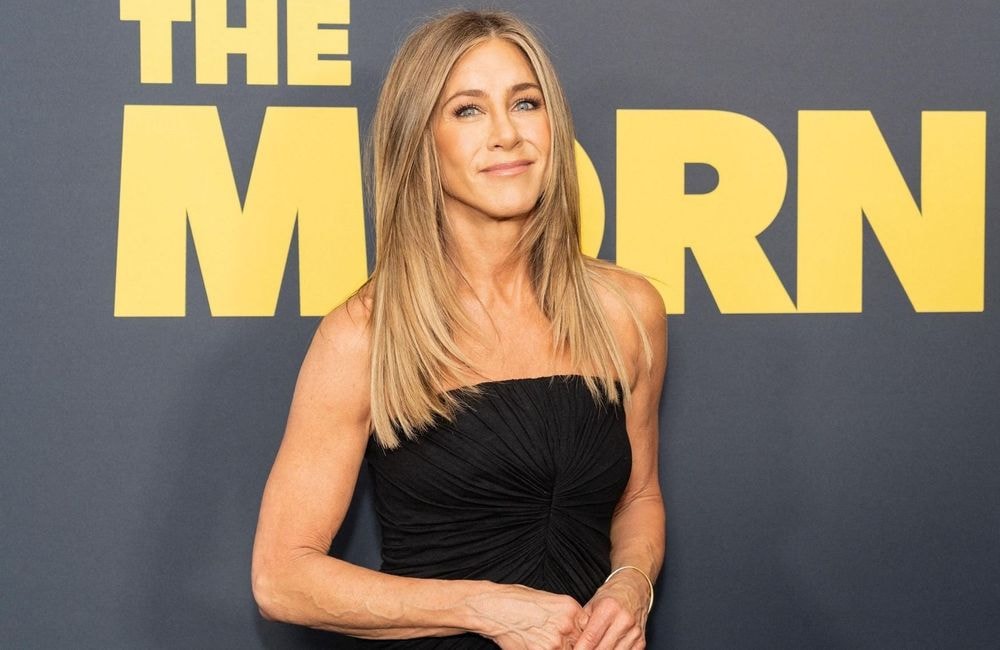 Jennifer Aniston renoue avec cet accessoire emblématique de ses années « Friends »