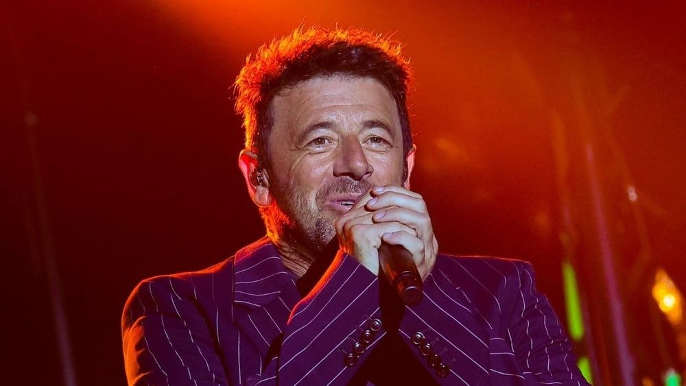 "On va le tacler !", Patrick Bruel humilié par une star des Enfoirés, une vidéo compromettante fait réagir