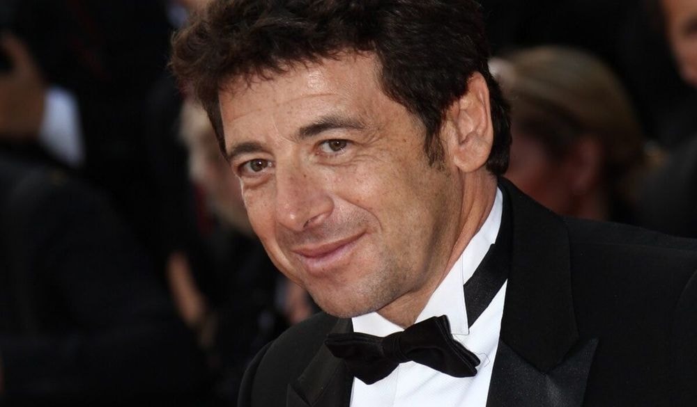 "Patrick Bruel aurait dû avoir un bracelet électronique" : un avocat fait des révélations sur les conséquences de sa mise en examen