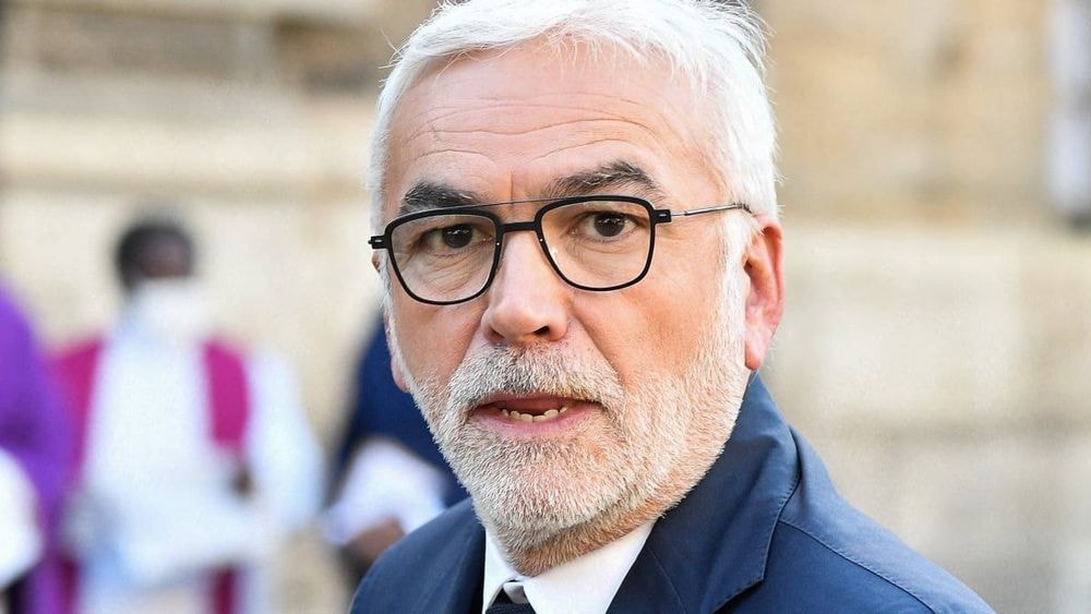 "On se touchait" : Patrick Sébastien surprend avec un souvenir intime partagé avec Pascal Praud