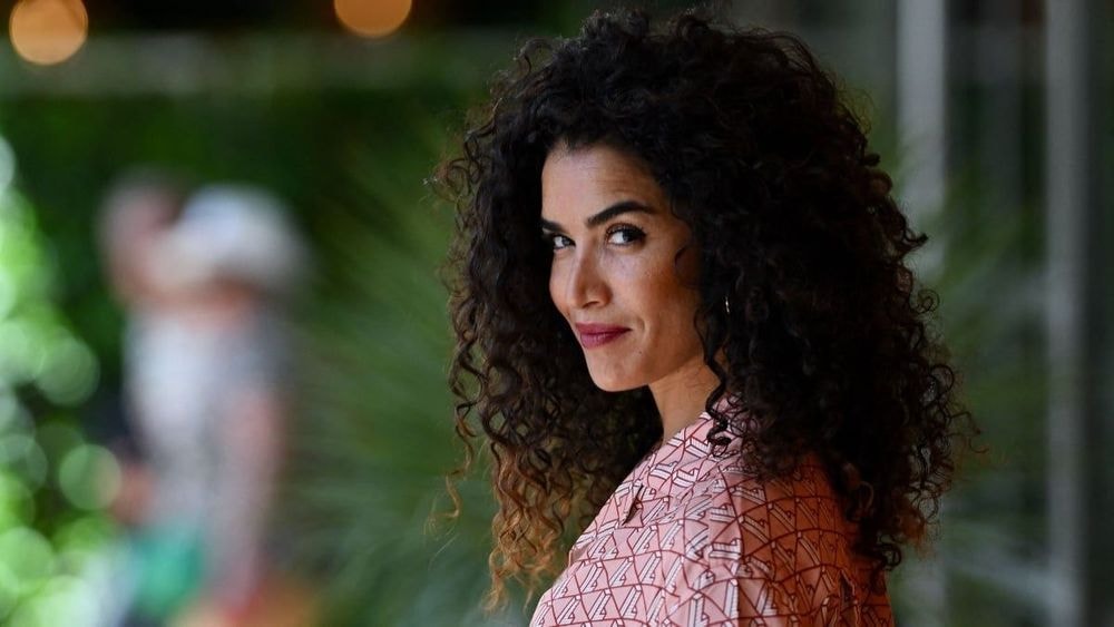 "Elle ne sait pas…" : Sabrina Ouazani détone face à une question jugée intrusive et déplacée