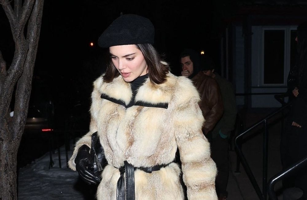 Kendall Jenner remet le béret au goût du jour