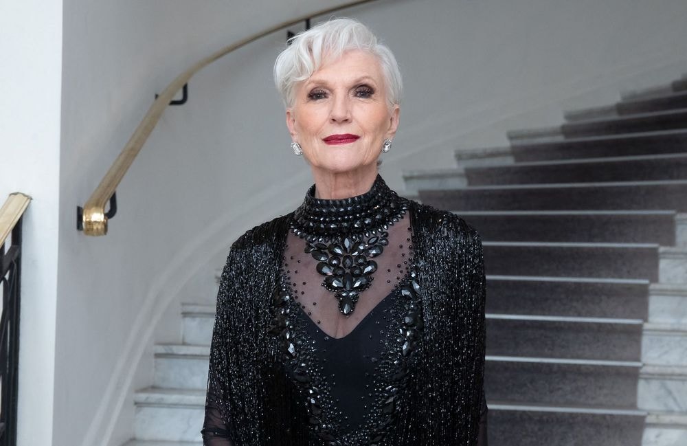 Qui est Maye Musk, la mère d'Elon devenue mannequin star à 60 ans ?