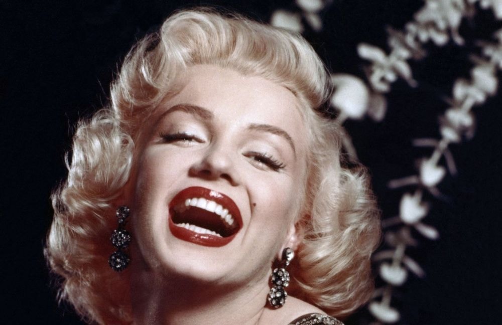 L’astuce parfum de Marilyn Monroe refait surface sur TikTok : pourquoi c'est problématique