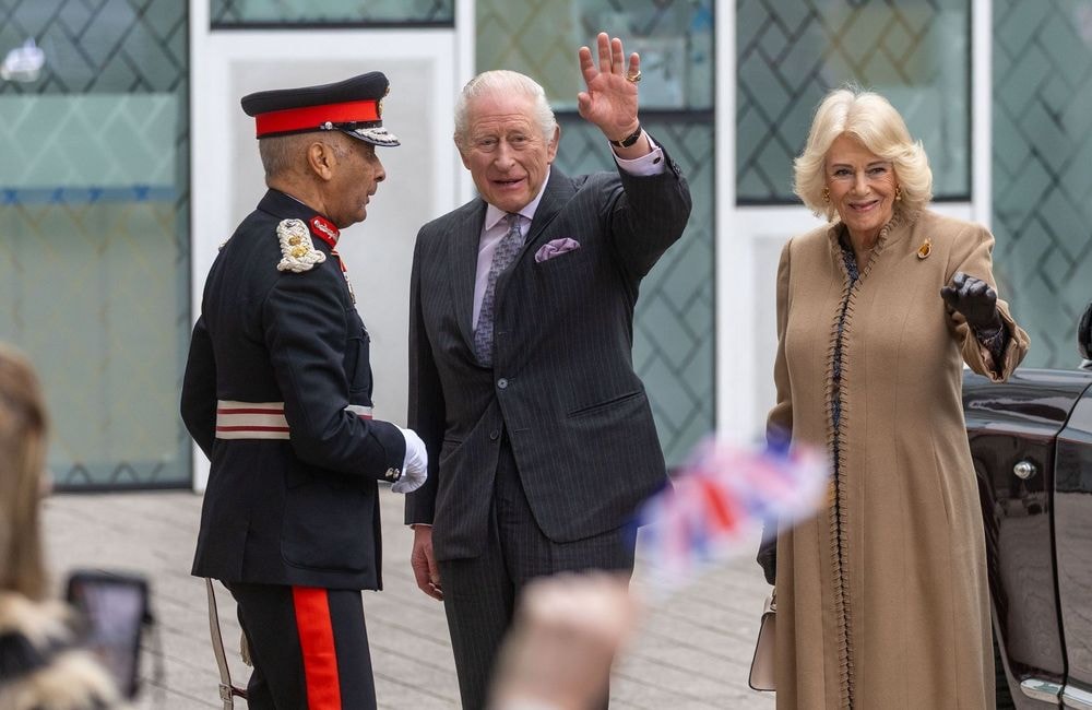 Charles III et Camilla font une apparition royale aux côtés de l’acteur Idris Elba