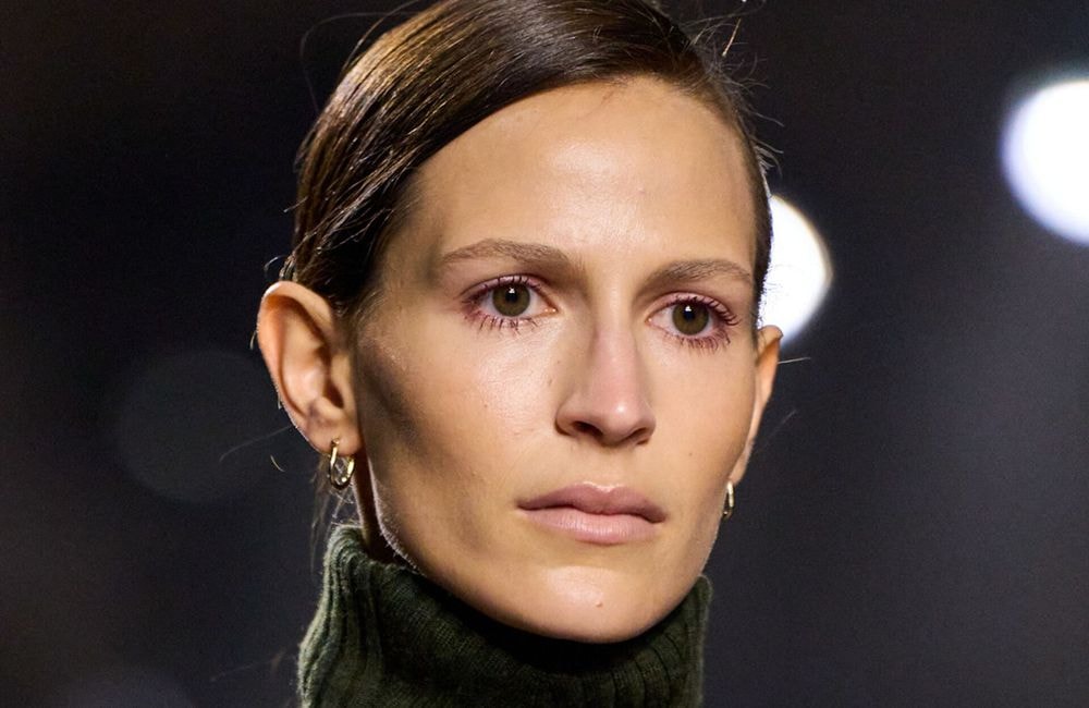 Fashion Week : cette couleur de mascara inattendue a fait son grand retour