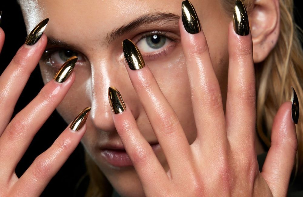 Vernis semi-permanents : cet ingrédient phare bientôt interdit dans toute l’Europe