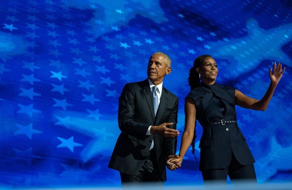 Michelle et Barack Obama partagent un rare cliché avec leurs filles Sasha et Malia pour Thanksgiving