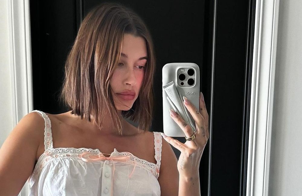 Hailey Bieber affiche la manucure que l’on va toutes vouloir au printemps