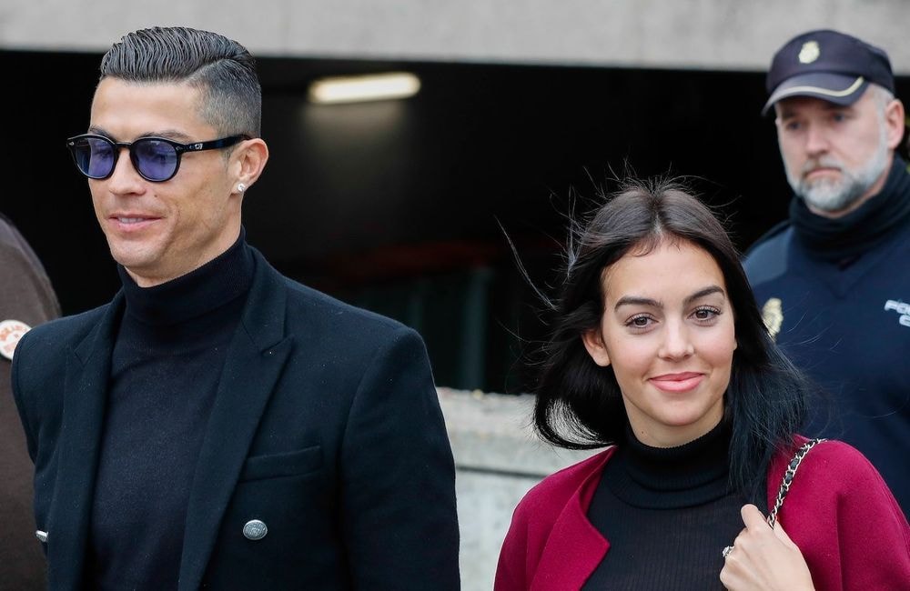 Cristiano Ronaldo et Georgina Rodriguez dévoilent une adorable vidéo de leur fille qui reprend du Céline Dion
