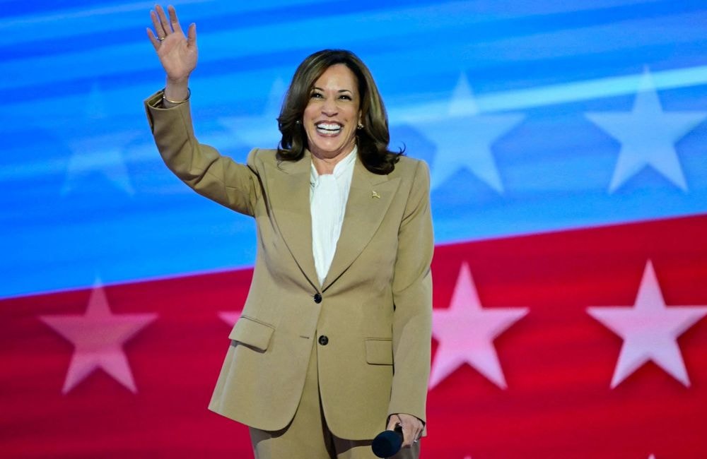 Polémique autour du costume beige porté par Kamala Harris à la Convention démocrate