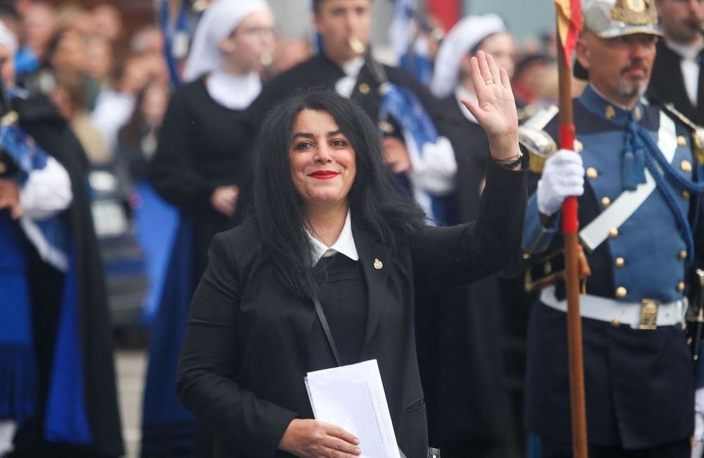 « Une attitude hypocrite de la France » : pourquoi Marjane Satrapi refuse la Légion d'honneur ?