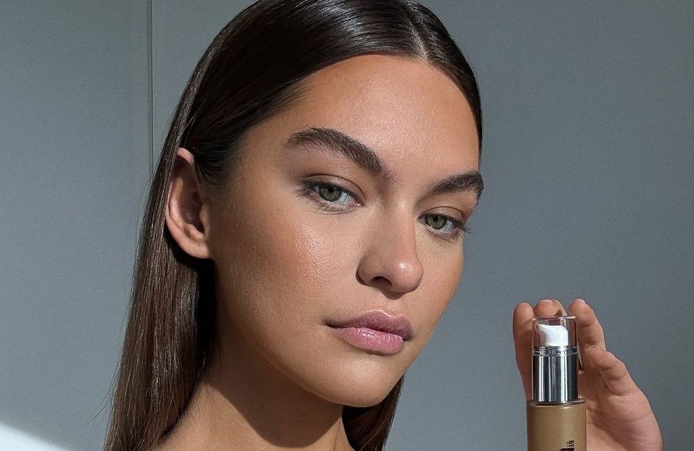 Ce sérum teinté est le secret des filles au teint hâlé cet automne